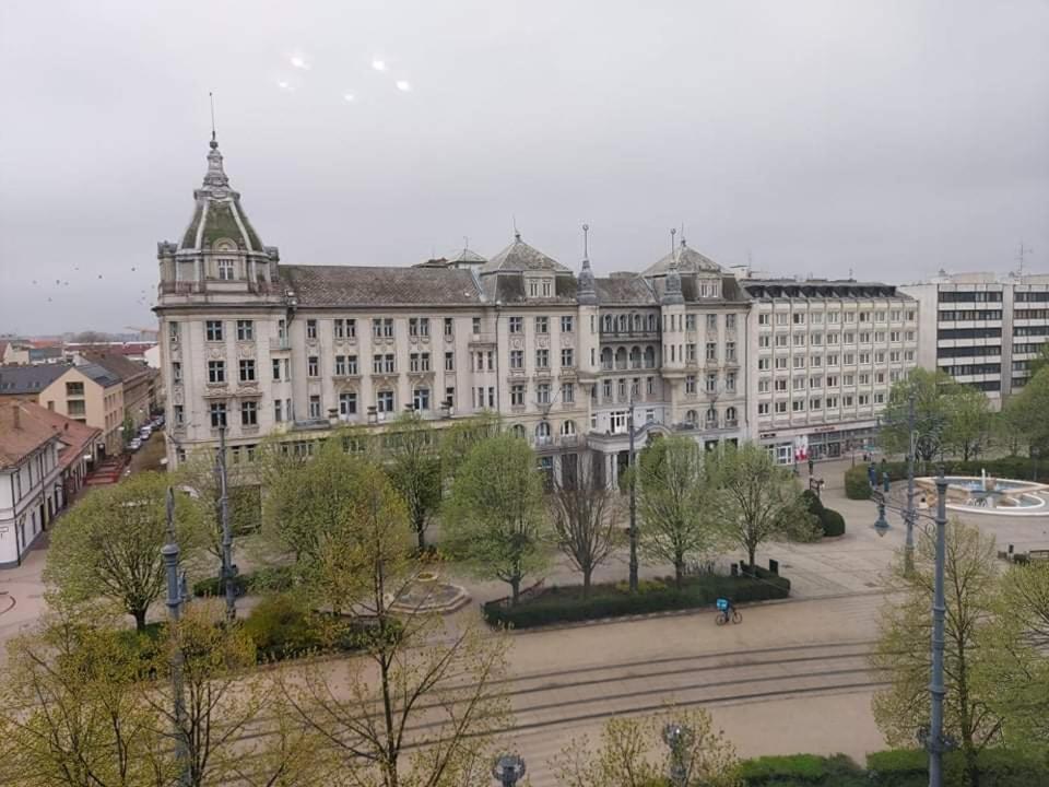 Alfoeldi Palace Apartman 德布勒森 外观 照片